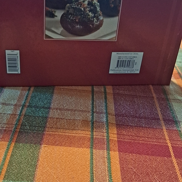 Bundle of Two Crockpot Recipe books. - Picture 10 of 12